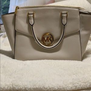 Michael Kors beautiful leather handbag